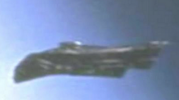 На орбите Земли находится инопланетный корабль - фото 1