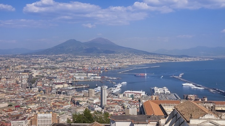Неаполю грозит извержение вулкана - фото