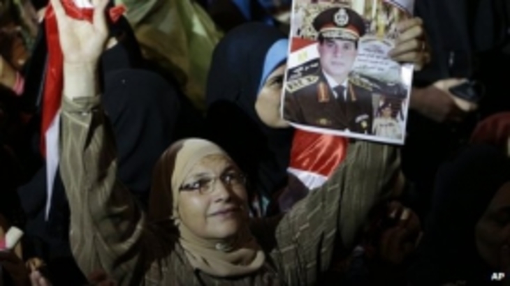 Египет: военные просят помощи у народа - фото