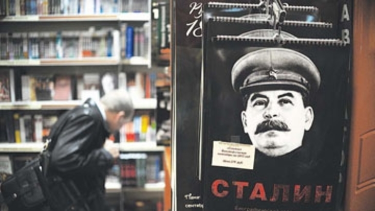 Сталин по-прежнему живее всех живых - фото