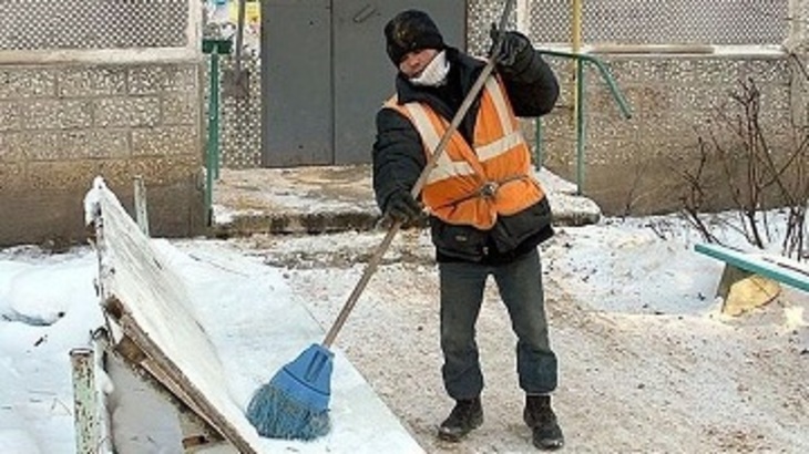 Как в Москве «избавляются» от мигрантов-дворников - фото