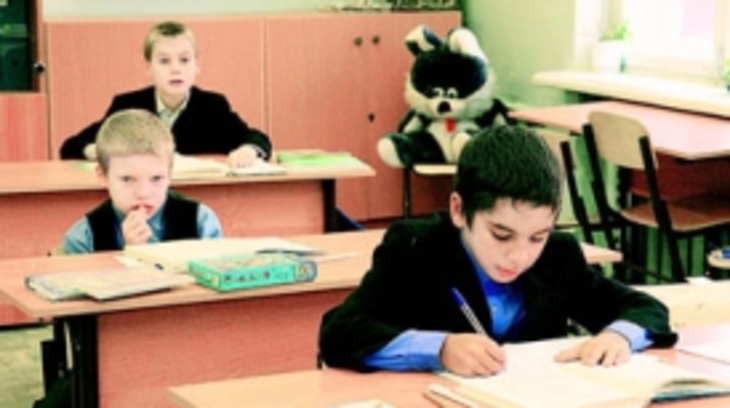 В новом году многие российские школы переведут мальчиков и девочек на раздельное обучение - фото