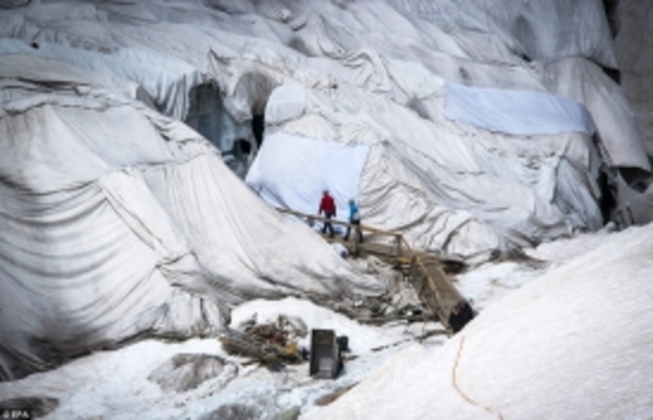 В Щвейцарии спасают ледник - фото
