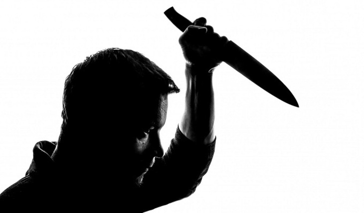Резня в Сургуте: неизвестный напал с ножом на прохожих - фото