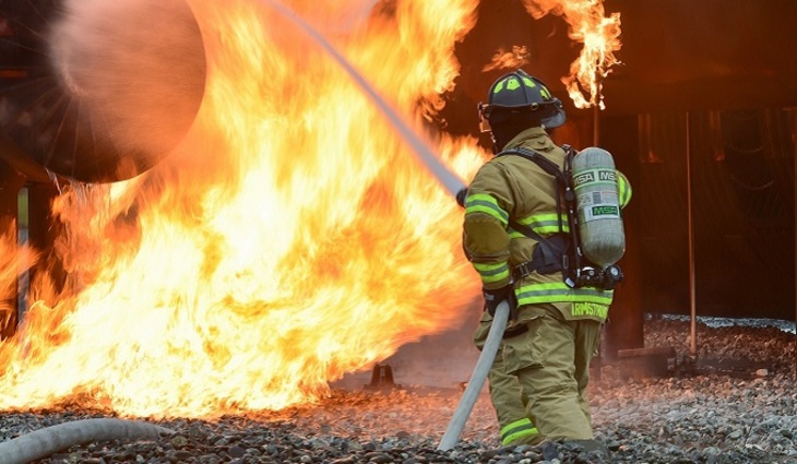 В крупнейшем ростовском пожаре обвиняют чиновников - фото