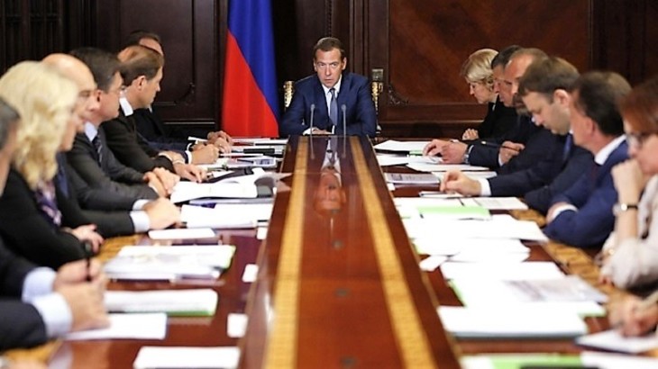 Медведев заявил о способности России обогнать мир по темпам роста ВВП - фото