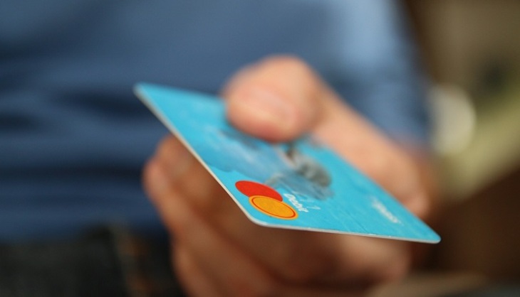 В карты Visa и MasterCard встроят сканер отпечатков пальцев - фото