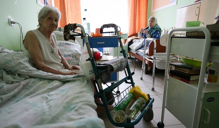 Пожилых без пенсий – в дома престарелых? - фото