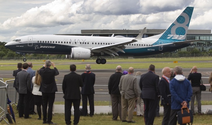 Лайнеры 737 MAX могут сами срываться в пике - фото