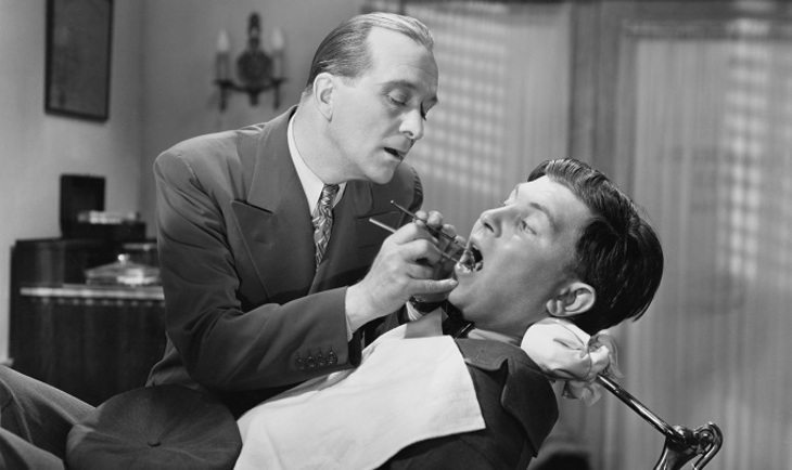 Почему не стоит лгать стоматологу: 10 далеких от правды фраз пациентов - фото