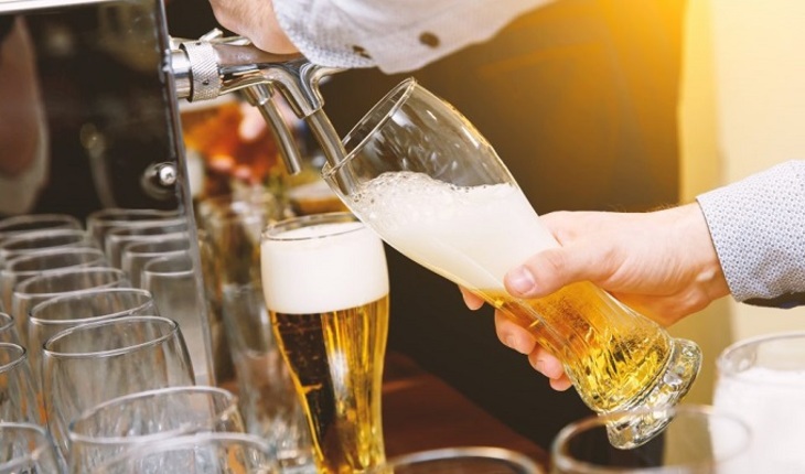 Фальсификаторы алкоголя переключились на пиво - фото