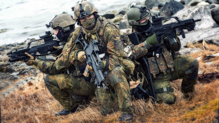 Германские солдаты прибывают на Донбасс - фото