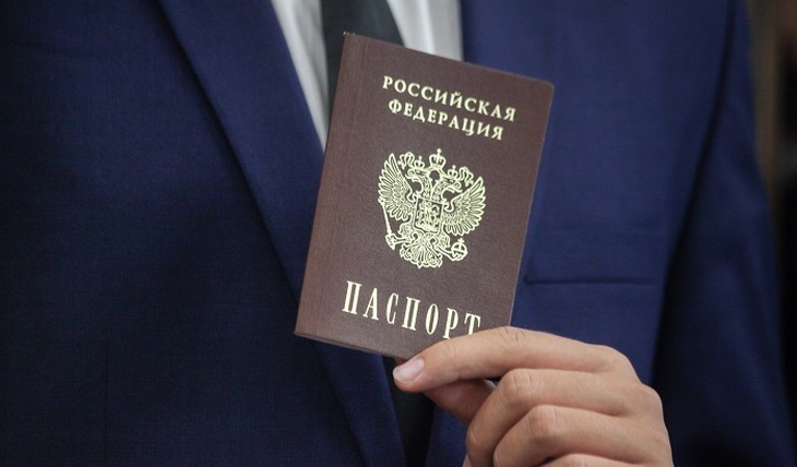 Паспорт без штампа на руку мошенникам - фото