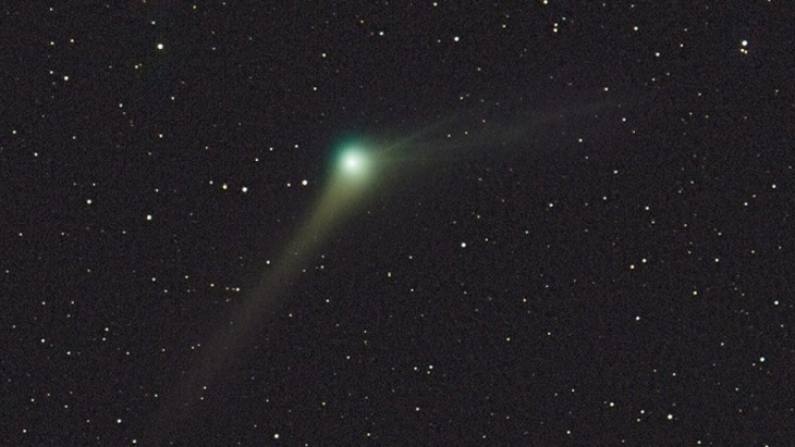 Декабрьское небо завоюет комета Каталина - фото
