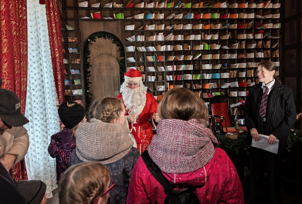 Хотите попасть в самое сердце новогоднего волшебства? Добро пожаловать на «Фабрику Деда Мороза»!