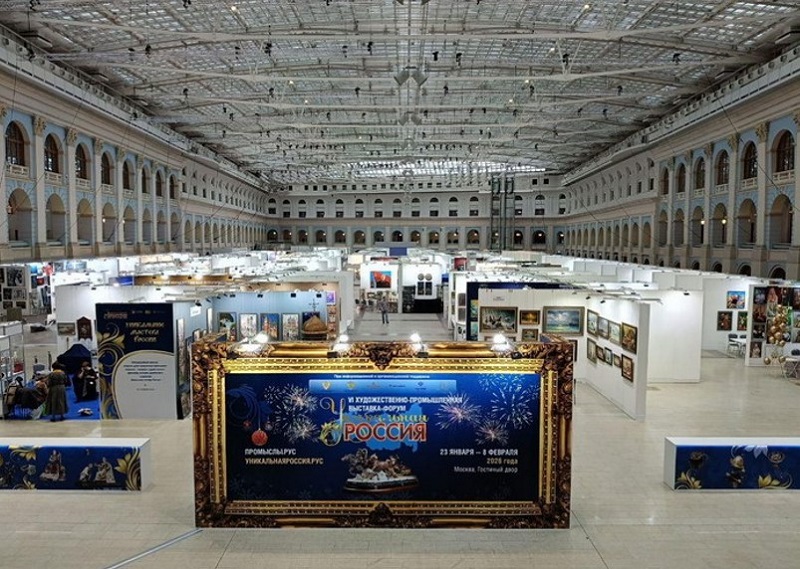 Парад Дедов Морозов, Мария Захарова, современные художники и ювелиры: выставка-форум «Уникальная Россия» торжественно открылась в «Гостином дворе»