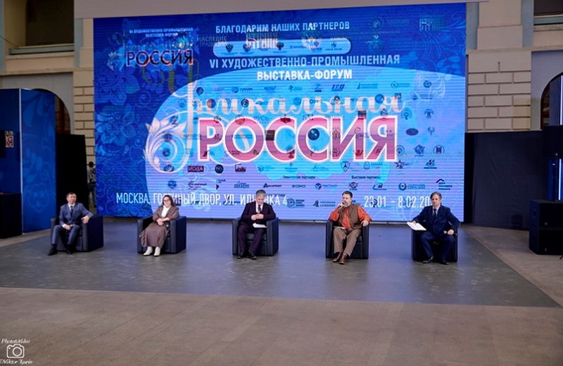 Парад Дедов Морозов, Мария Захарова, современные художники и ювелиры: выставка-форум «Уникальная Россия» торжественно открылась в «Гостином дворе»