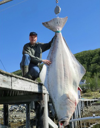 Норвежский рыбак вытащил палтуса весом 194 килограмма