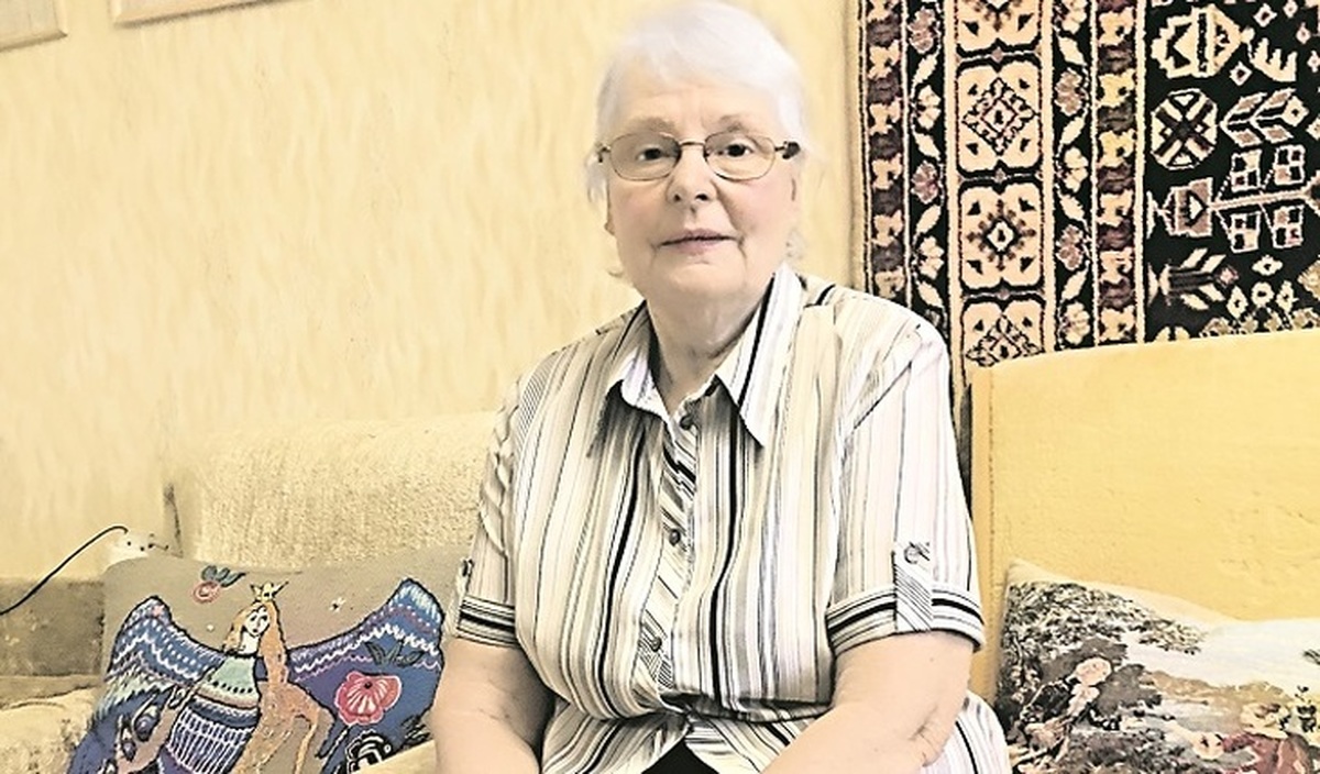 Блондинка Брюнетку Сегодня Накажет