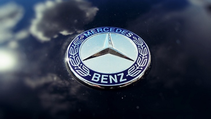 Mercedes-Benz готовится к дебюту своего первого электроджипа - фото