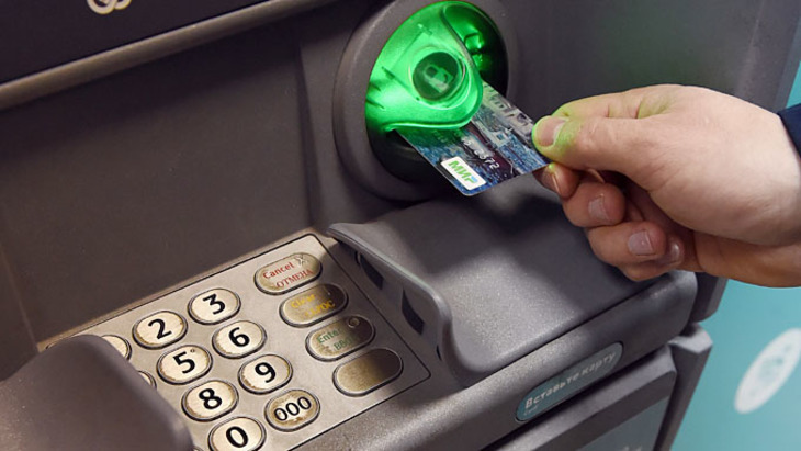 Что делать, если банкомат «зажал» часть денег? - фото
