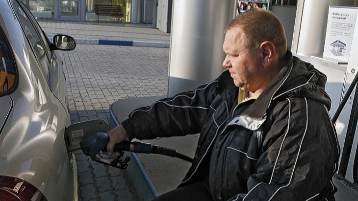 Цены на бензин разоряют россиян - фото