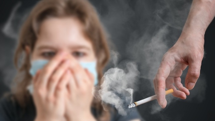 Курение провоцирует хроническое воспаление полости рта - фото