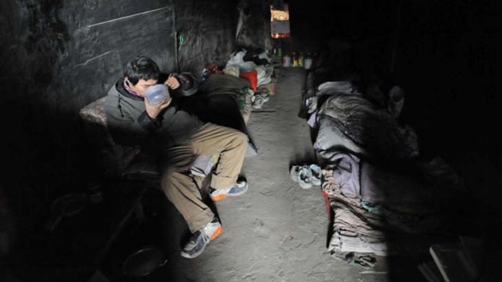 Жители подземного Пекина - фото