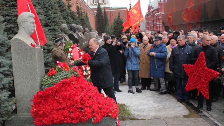 В Москве почтили память Сталина - фото