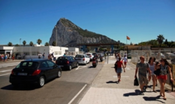 Испания начинает битву за Гибралтар - фото