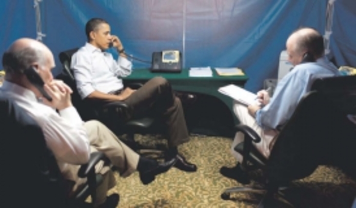 Президент Обама прячет секреты в палатке - фото