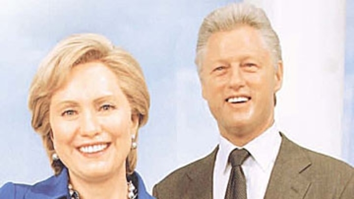 Семейство Клинтон предстает в неприглядном свете - фото