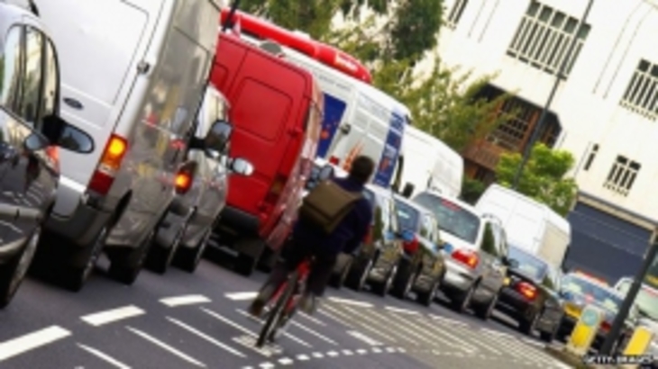 Маньяк на автомобиле калечит велосипедистов в Британии - фото