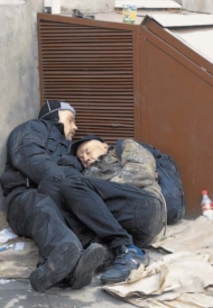 Власти Воронежа поселят бездомных на рынке - фото