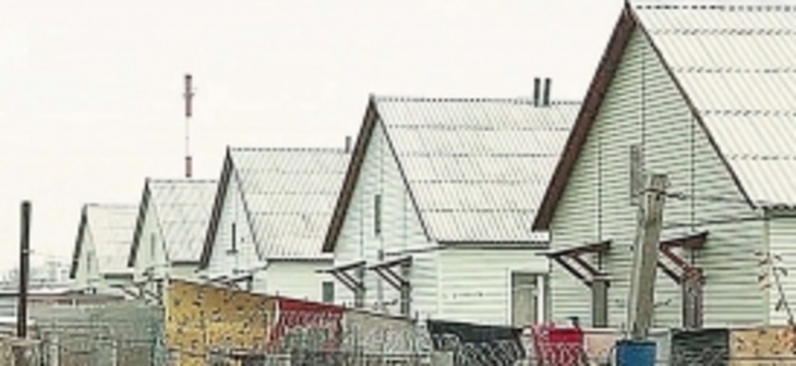 В Аткарске выпускников интернатов поселили в непригодных для жизни домах - фото