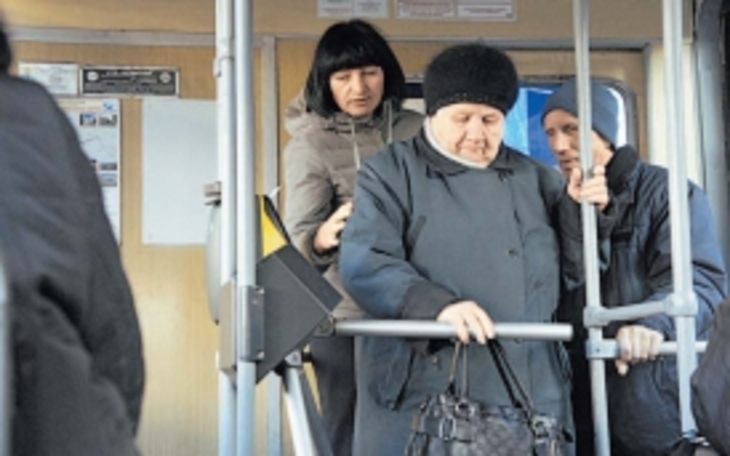 В Москве в экспериментальном трамвае штрафуют пассажиров - фото
