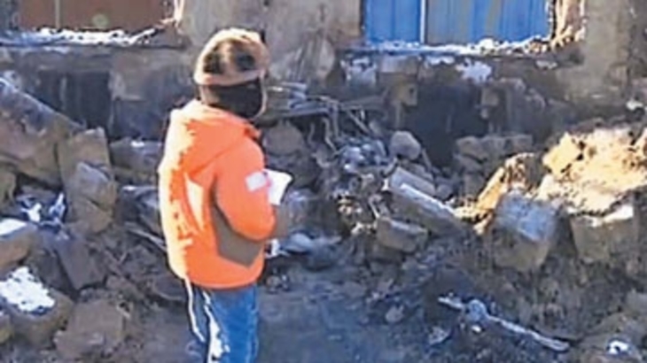 В Краснодарском крае после страшного пожара многодетная семья осталась на улице - фото