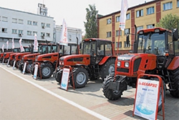 Белорусский трактор - лучший друг российского крестьянина - фото