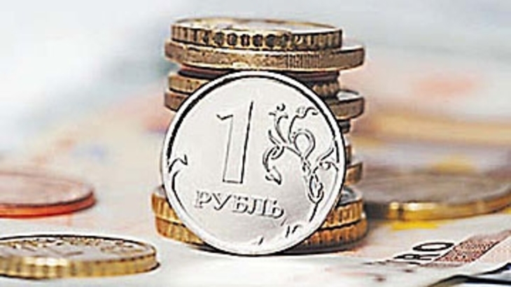 Эксперты прогнозируют девальвацию рубля - фото