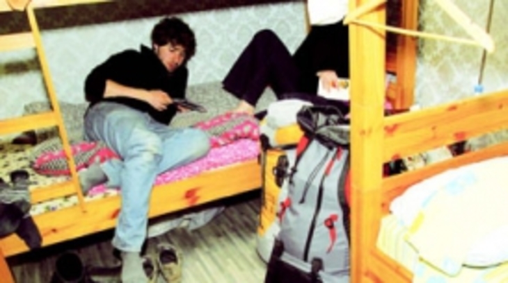 Законопроект о мини-гостиницах в квартирах приведет к легализации ночлежек - фото