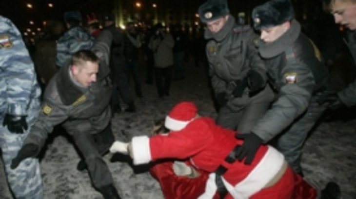 Количество преступников в костюмах Деда Мороза растет с каждым годом - фото