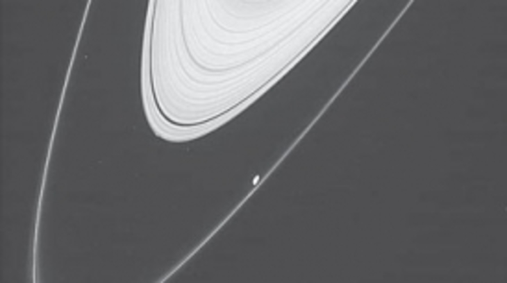 «Корабль пришельцев» пристыковался к кольцу Сатурна - фото