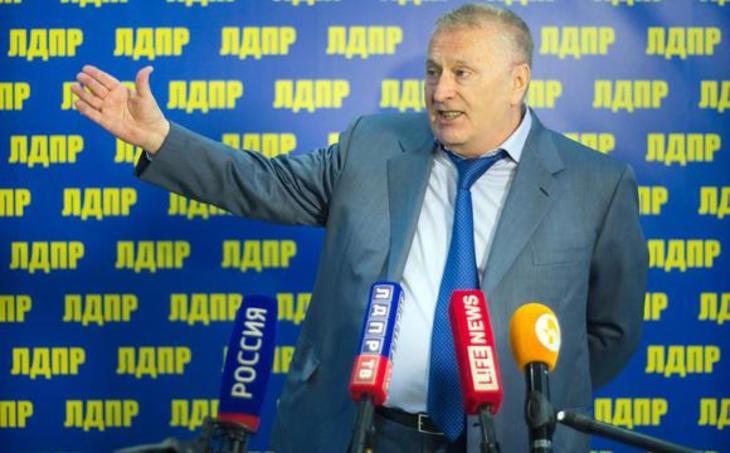 Жириновский настаивает на переносе начала учебного года - фото