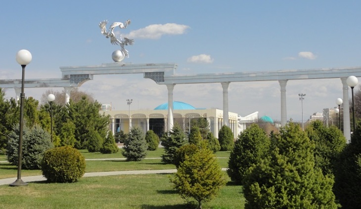 В Узбекистане открыли памятник первому президенту Исламу Каримову - фото