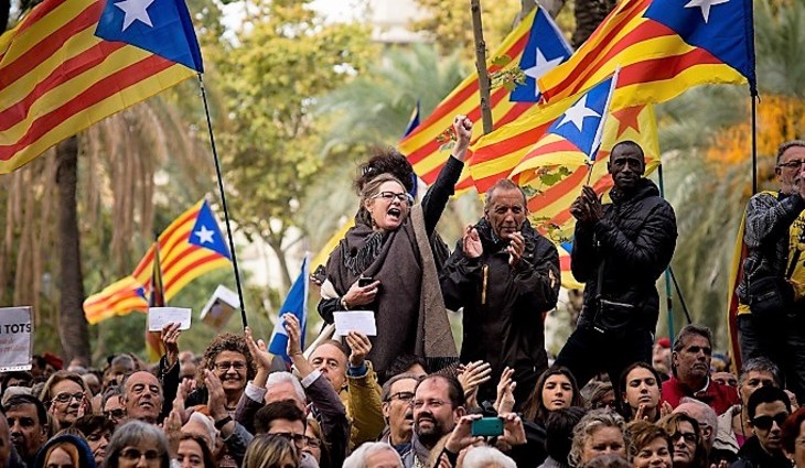 Каталонцы готовы дорого заплатить за независимость - фото