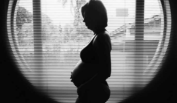 Американка случайно забеременела во время... беременности - фото