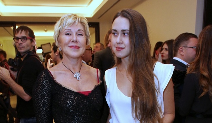 Успенская умоляет дочь вернуться в Россию - фото