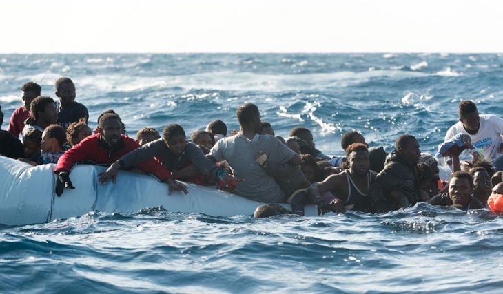 Италия закрыла порты для мигрантов - фото