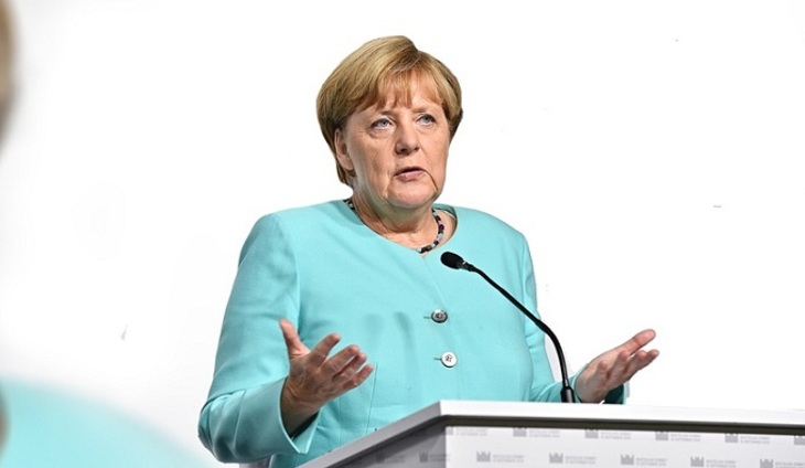 Ангела Меркель готовится к Третьей мировой войне - фото