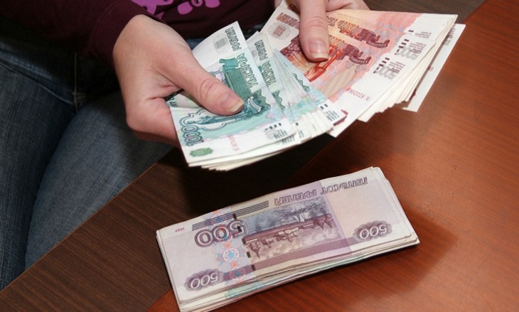 Влияет ли повышение МРОТ на зарплату россиян? - фото